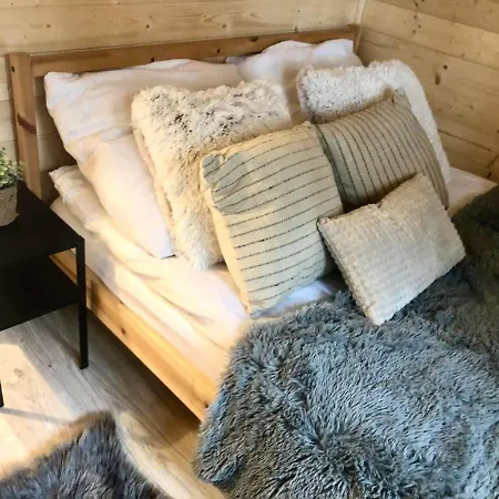 Holiday home Mlynska - Drewniany, Caloroczny Dom W Sosnowym Lesie *
