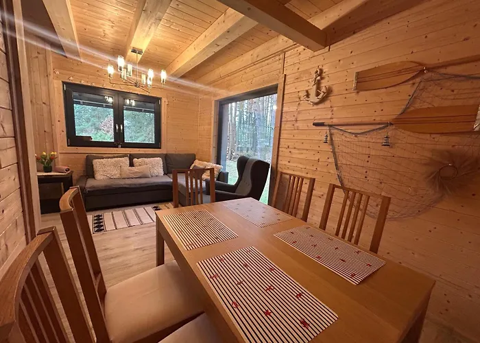 بيت للعطل Mlynska - Drewniany, Caloroczny Dom W Sosnowym Lesie